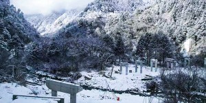 <strong>在云海里筑天路 ——中铁一局国道549项目建设纪实</strong>